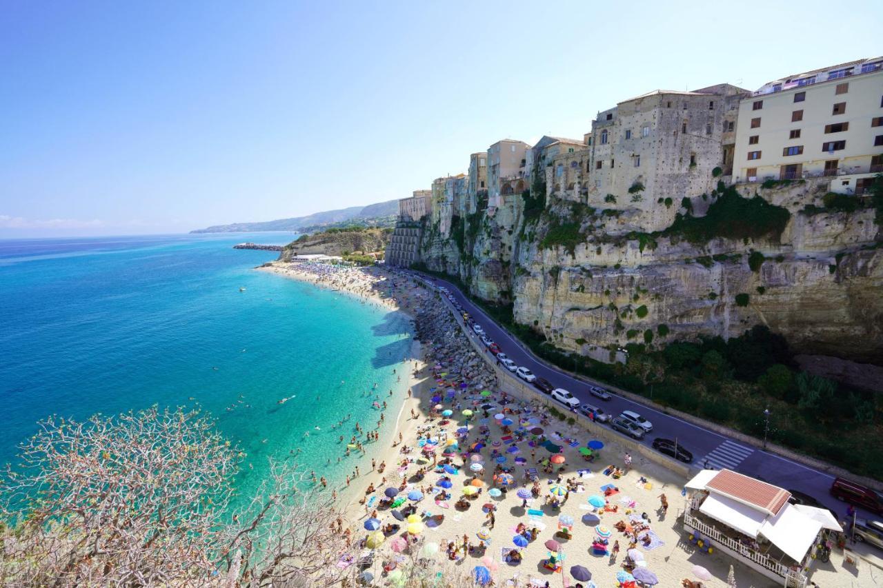 B&B The Sea - Family Rooms - Free Parking Tropea Bagian luar foto