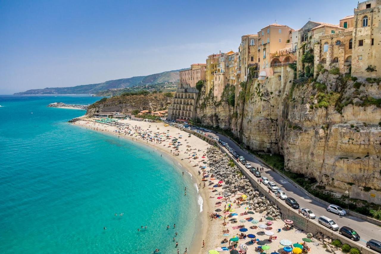 B&B The Sea - Family Rooms - Free Parking Tropea Bagian luar foto