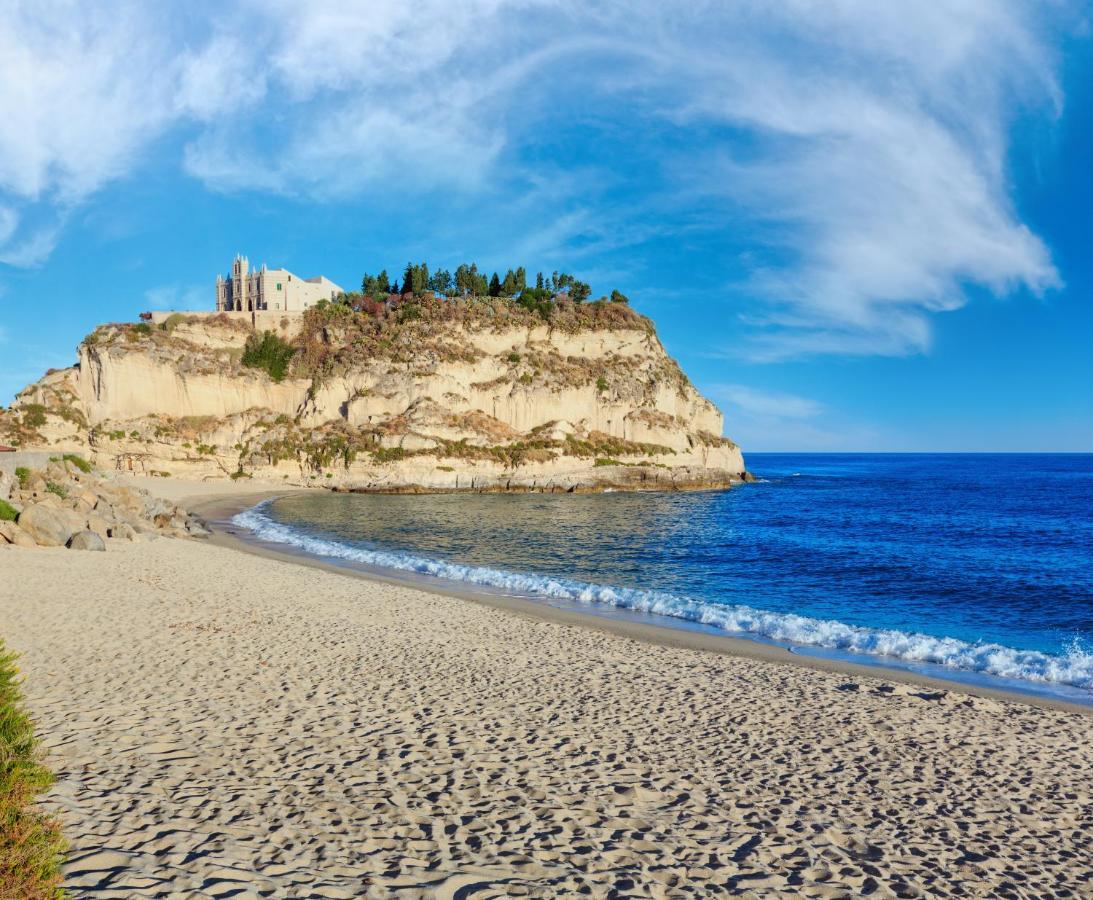 B&B The Sea - Family Rooms - Free Parking Tropea Bagian luar foto