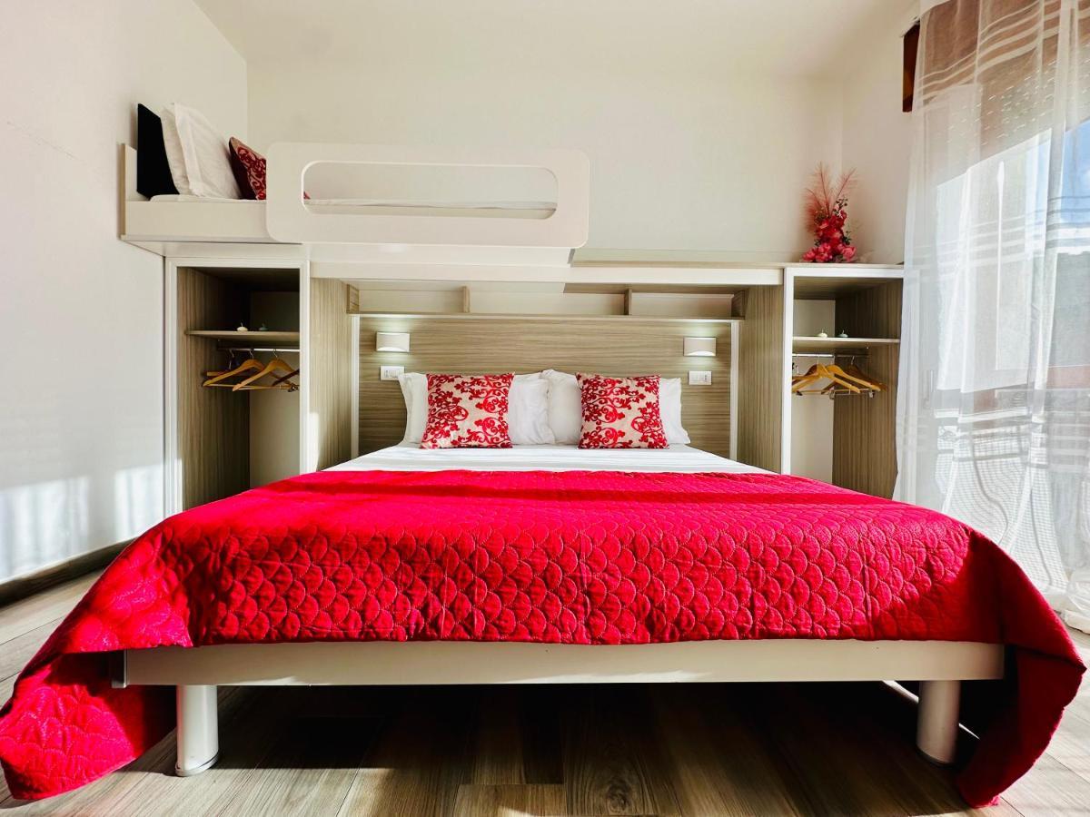 B&B The Sea - Family Rooms - Free Parking Tropea Bagian luar foto